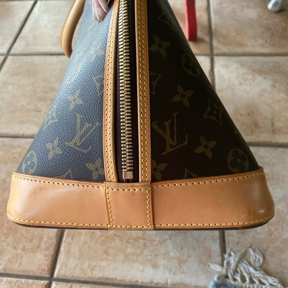 TRENDING Maxi Bags: Louis Vuitton Alma Voyage - Picture 5 of 16